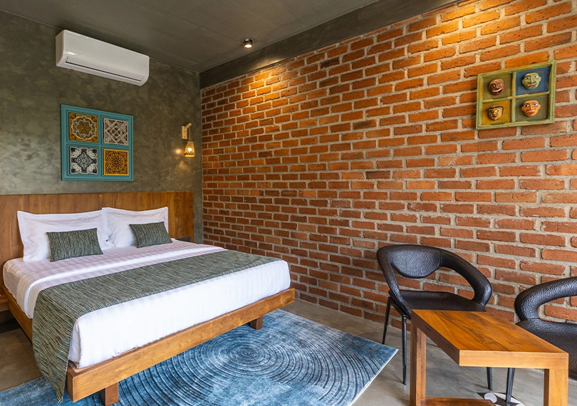  bed room have a bubble bed and a AC